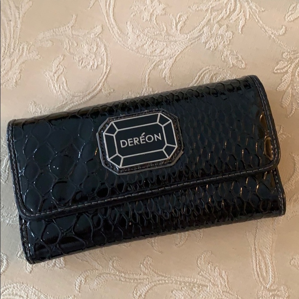 Dereon black faux leather wallet